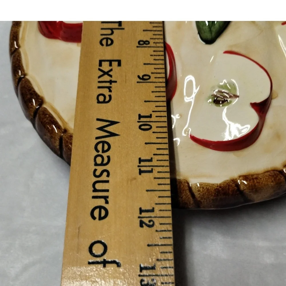 Farmhouse Apple Pie Baker Covered Ceramic Pie Plate Portugal Style 2-piece Set